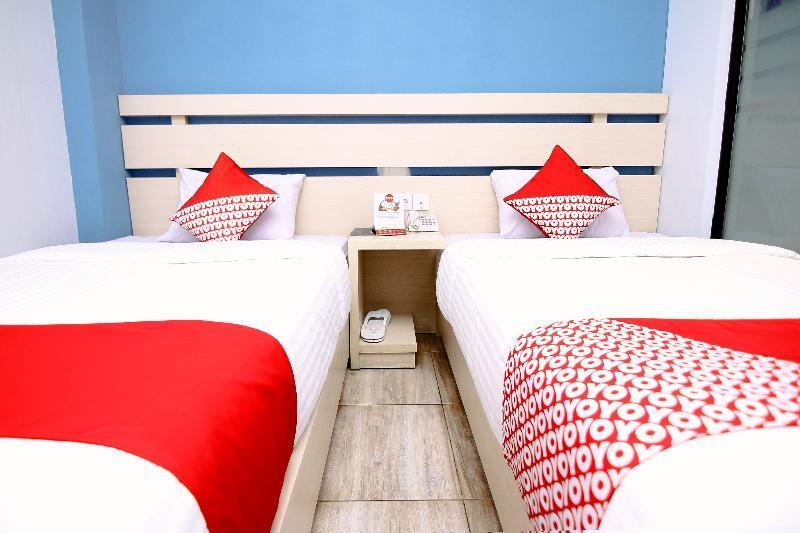 Oyo 592 Budget Hotel By The Harbour Padang  Luaran gambar