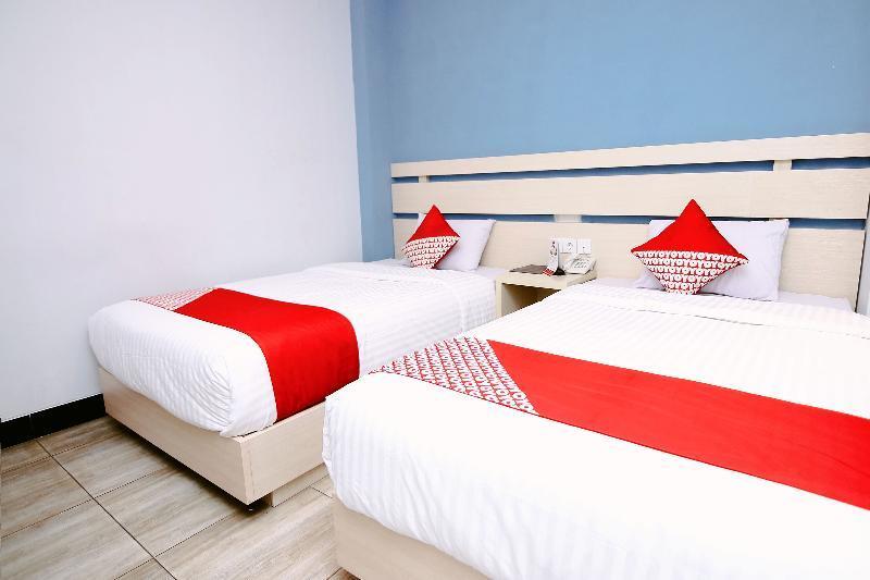 Oyo 592 Budget Hotel By The Harbour Padang  Luaran gambar