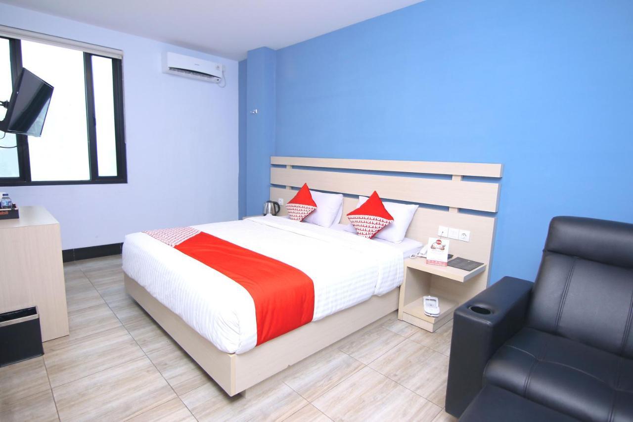 Oyo 592 Budget Hotel By The Harbour Padang  Luaran gambar