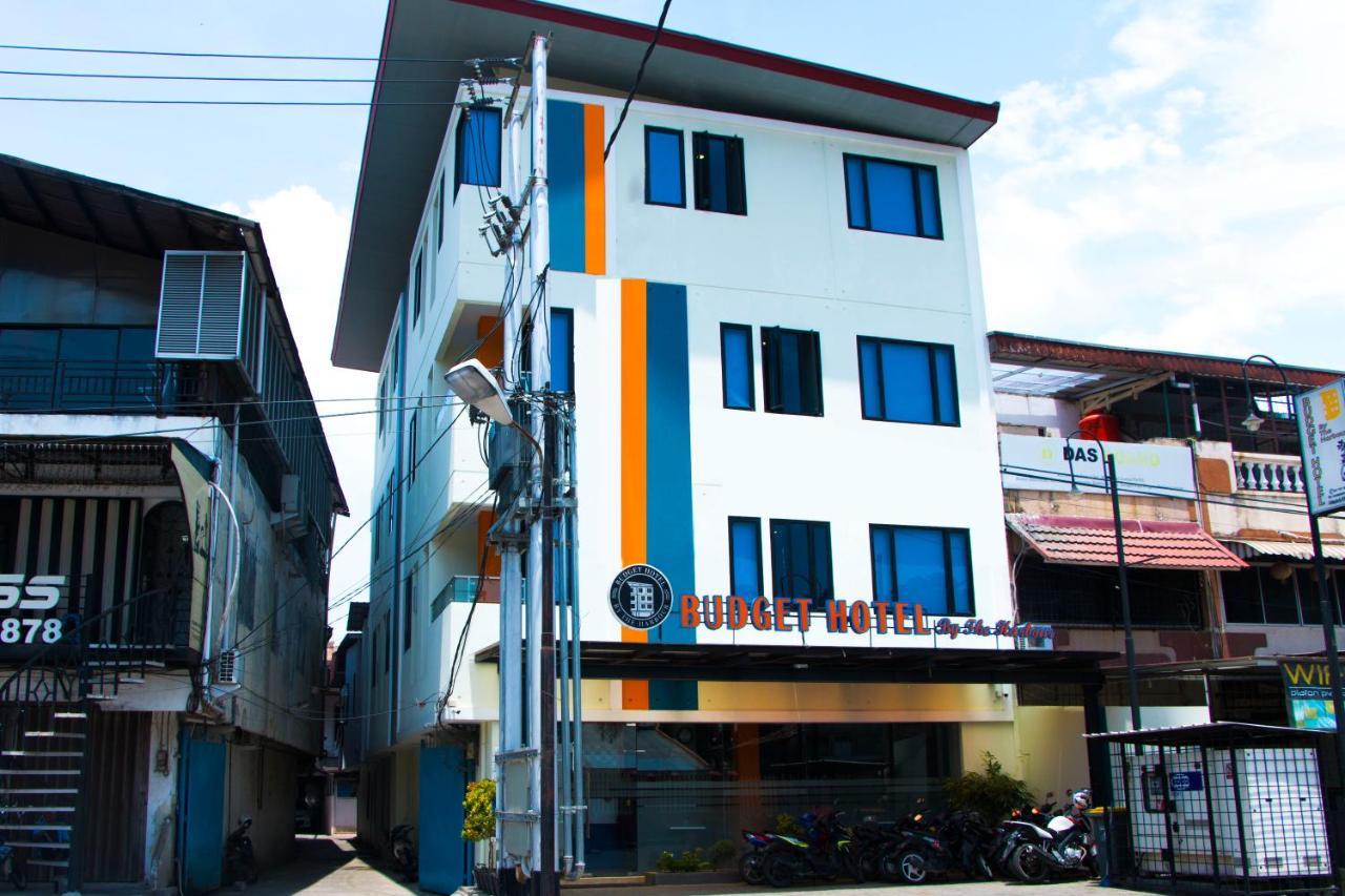 Oyo 592 Budget Hotel By The Harbour Padang  Luaran gambar