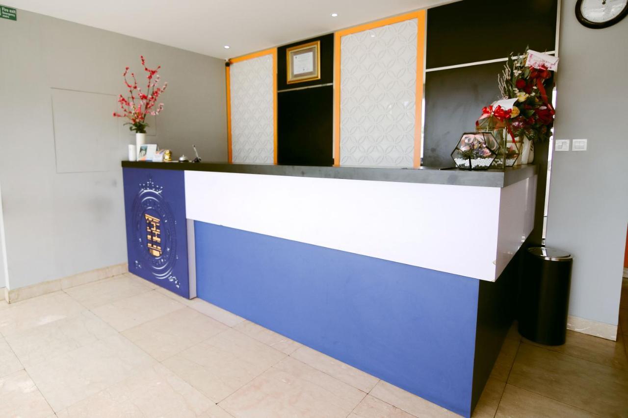 Oyo 592 Budget Hotel By The Harbour Padang  Luaran gambar