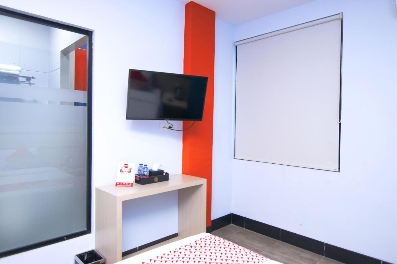 Oyo 592 Budget Hotel By The Harbour Padang  Luaran gambar