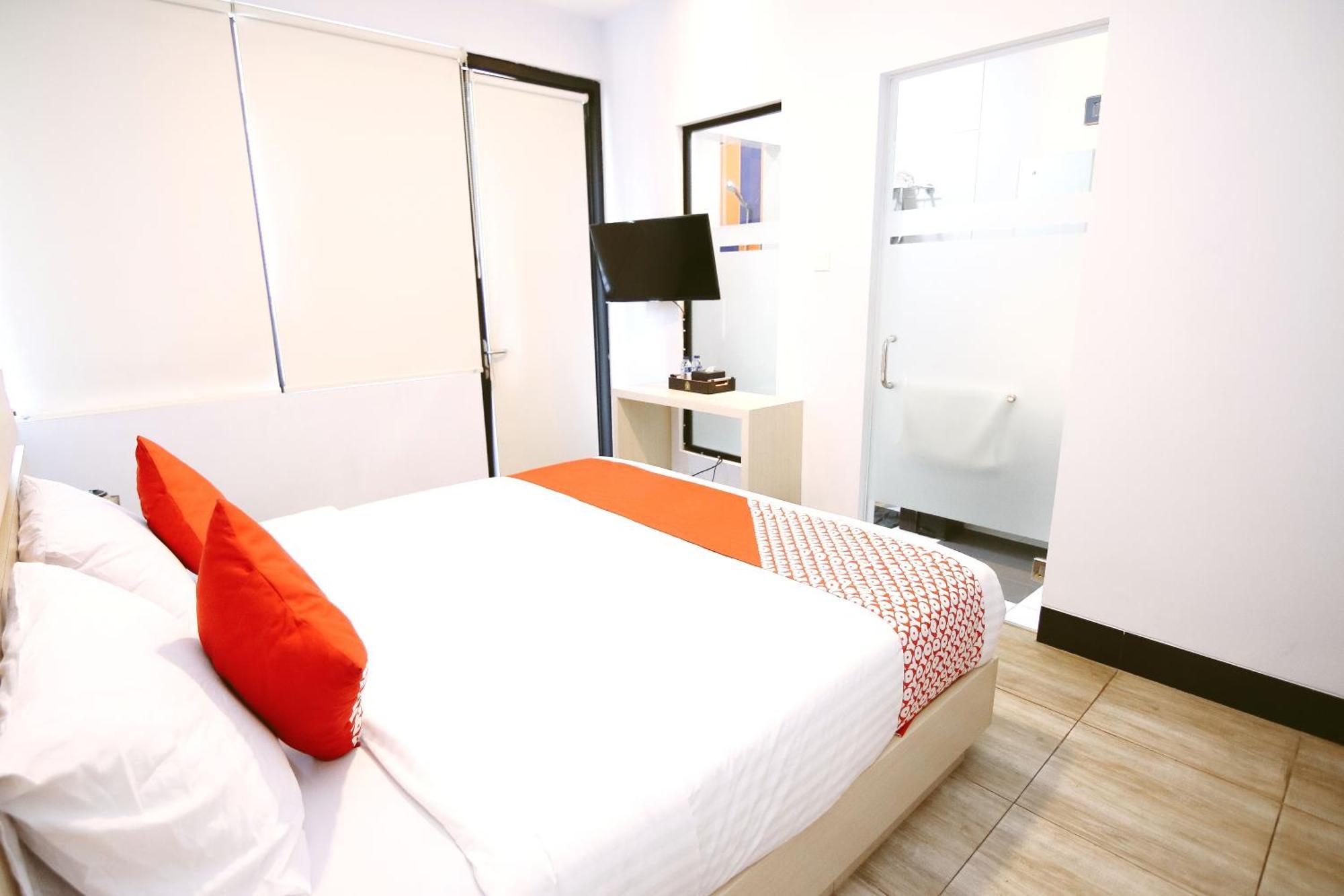 Oyo 592 Budget Hotel By The Harbour Padang  Luaran gambar