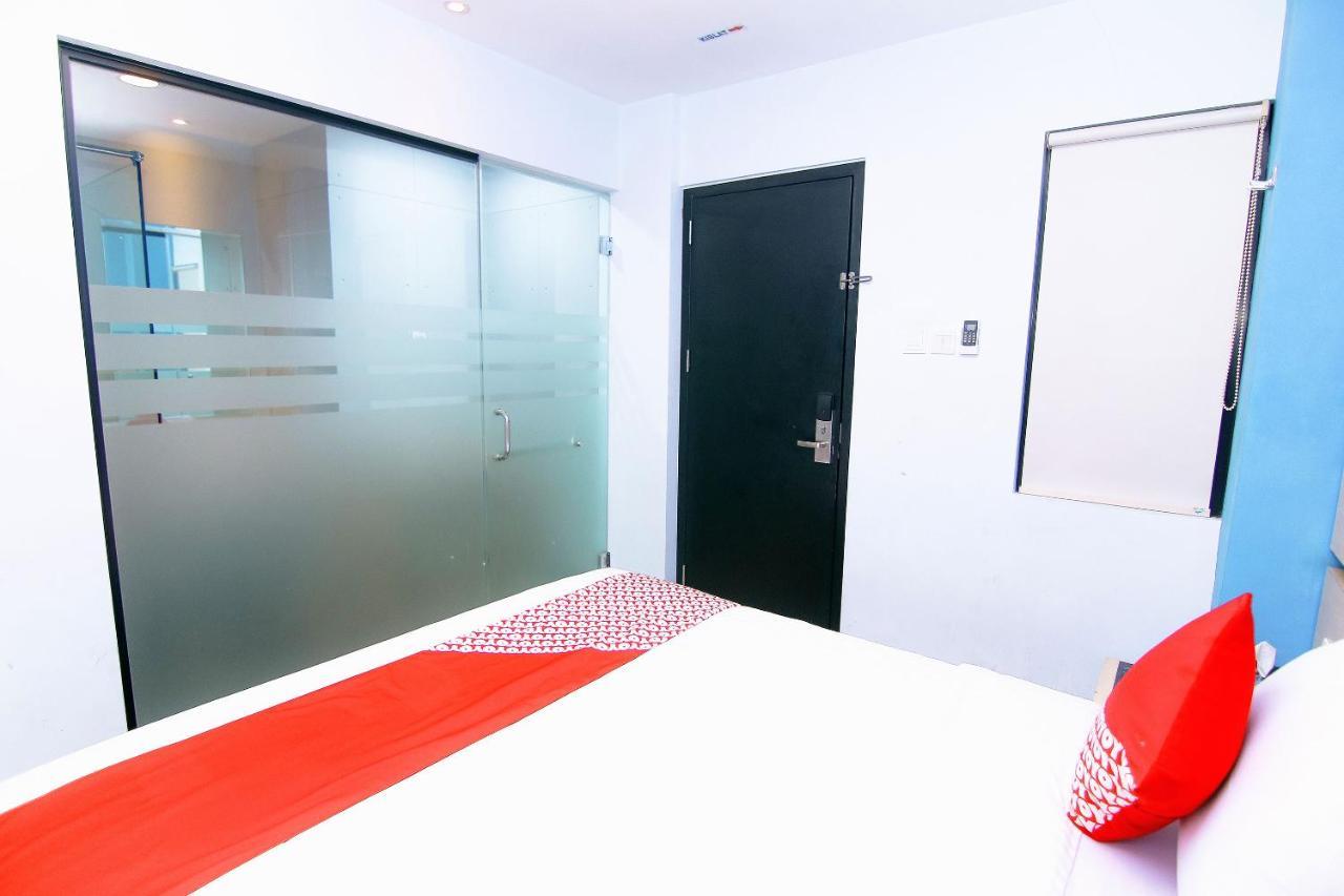 Oyo 592 Budget Hotel By The Harbour Padang  Luaran gambar