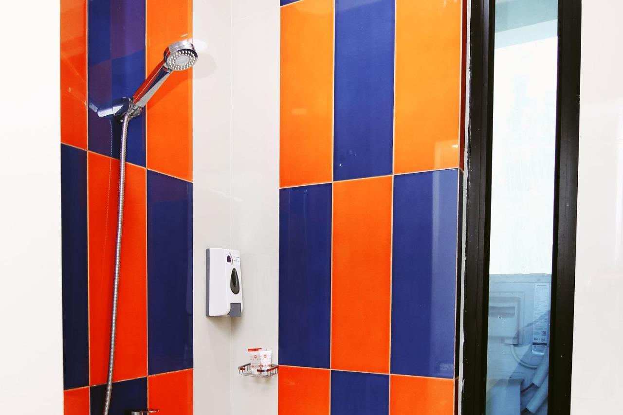 Oyo 592 Budget Hotel By The Harbour Padang  Luaran gambar